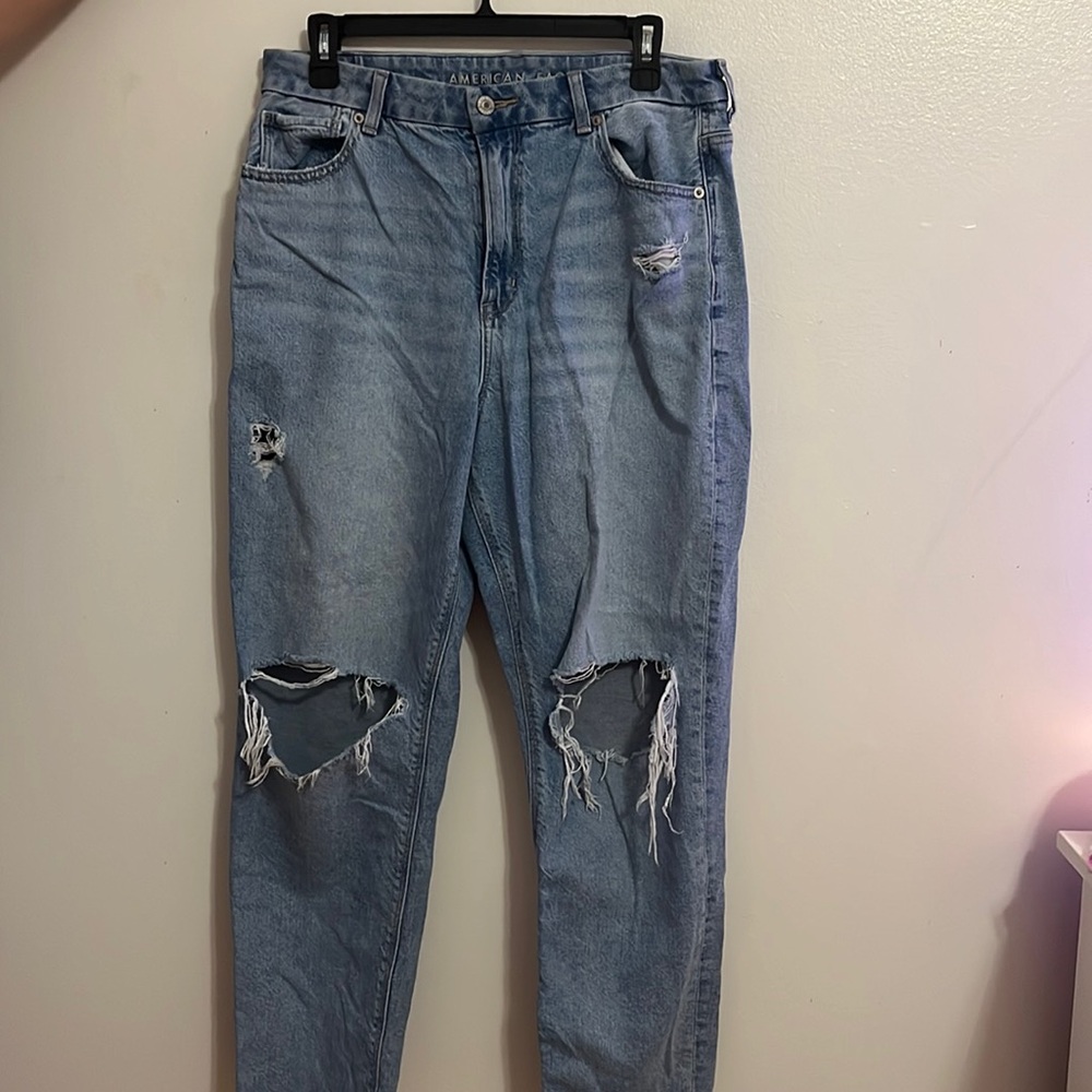 American Eagle Jeans. Strigid mom jeans light wash. Size 12.